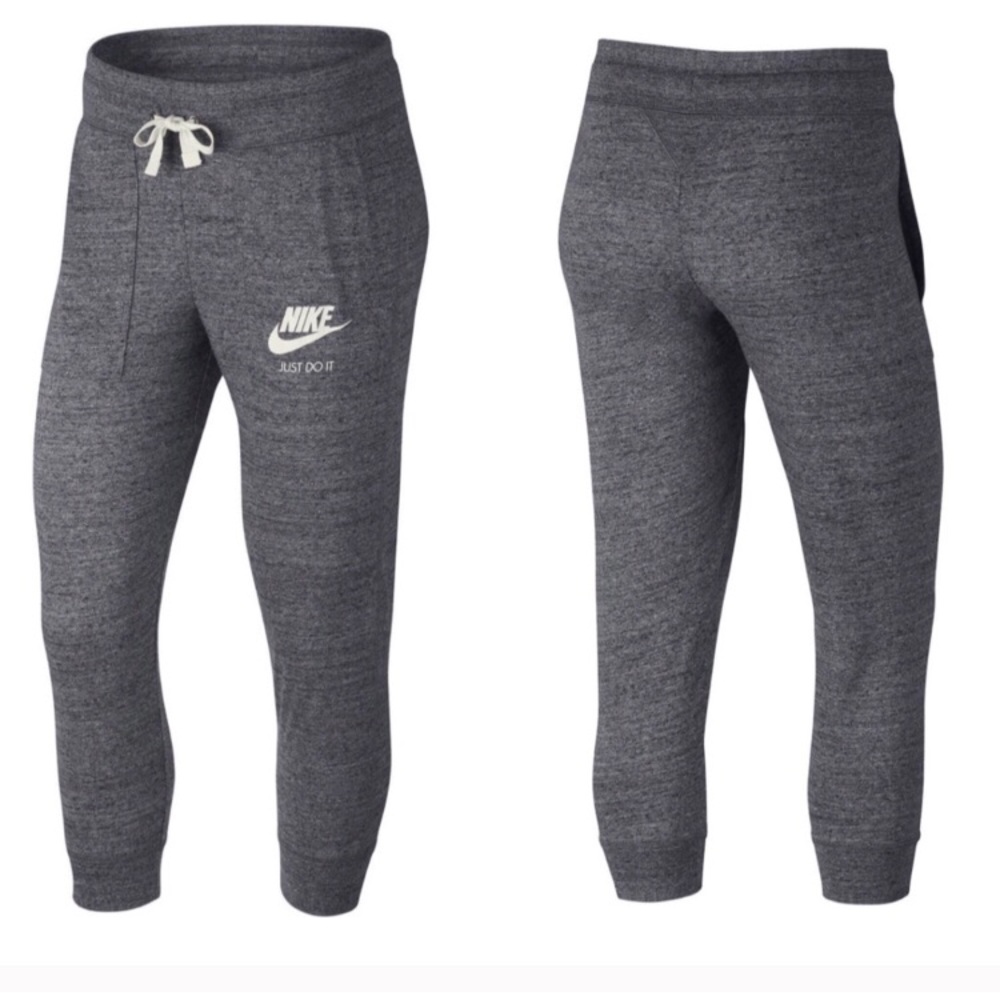 Nike women’s vintage crop gray sweatpants large